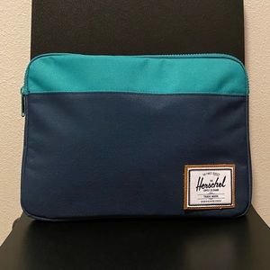 Herschel laptop sleeve 15”